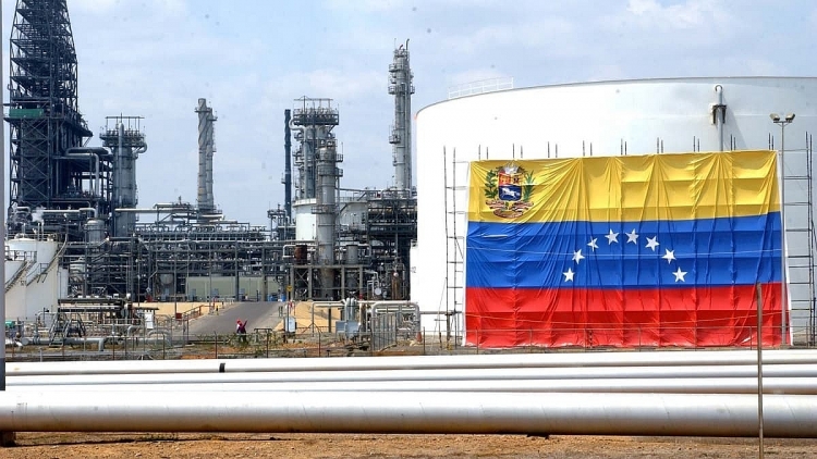 Nhà máy lọc dầu lớn thứ hai Venezuela tạm ngừng sản xuất xăng