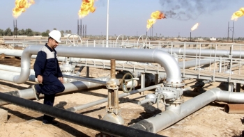 Iraq cắt giảm mạnh giá bán chính thức dầu thô tháng 10 cho châu Á