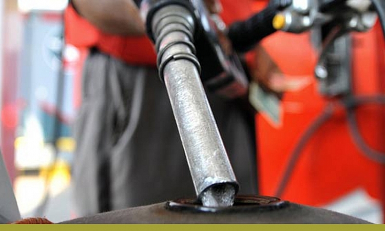 Pakistan tăng giá xăng dầu