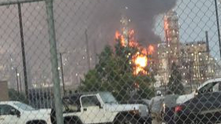 Cháy nhà máy lọc dầu của BP