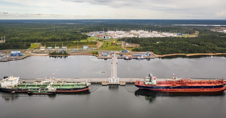Xuất khẩu dầu của Nga giảm 900.000 thùng/ngày