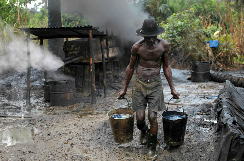 Nigeria thông báo đã bắt giữ 210 nghi phạm trộm dầu