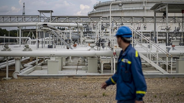 Nhà lọc dầu lớn nhất Slovakia sẽ tiếp tục bán dầu của Nga
