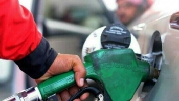 Pakistan giảm sâu giá xăng dầu