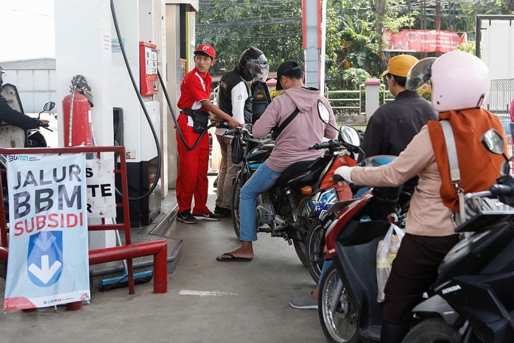 Indonesia tăng hạn ngạch xăng dầu được trợ cấp