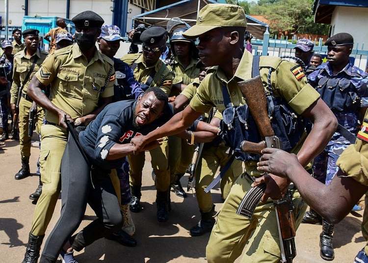 Cảnh sát Uganda bắt giữ 9 người vì phản đối xây dựng một đường ống dẫn dầu