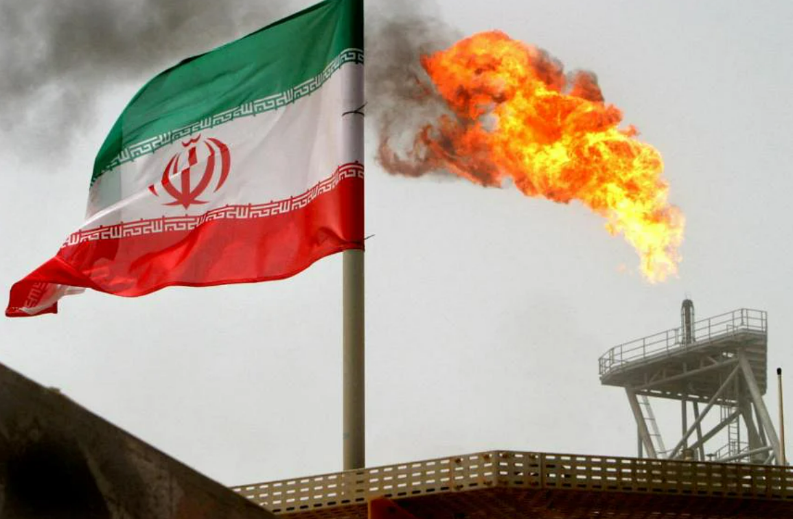 Iran đang tích trữ khoảng 60 triệu thùng dầu bị trừng phạt trên tàu