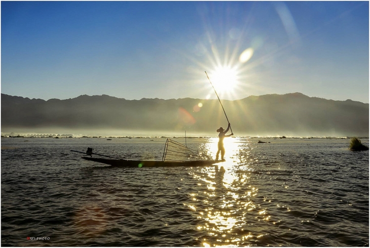 Cuộc sống yên bình của người dân trên hồ Inle, Myanmar