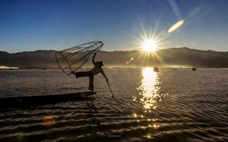 Cuộc sống yên bình của người dân trên hồ Inle, Myanmar