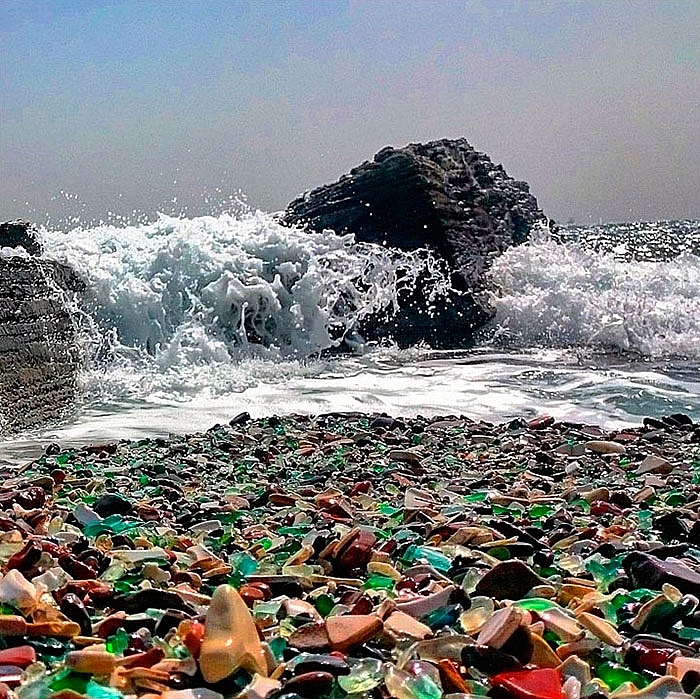 Độc đáo với bãi biển thủy tinh độc nhất vô nhị ở Nga