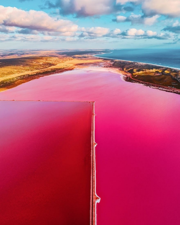 Hồ nước “Hồng” kỳ diệu nằm cạnh nhà máy sản xuất vi tảo lớn nhất thế giới