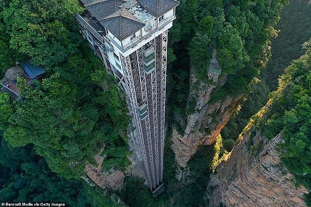 Cùng trải nghiệm thang máy ngoài trời cao nhất thế giới