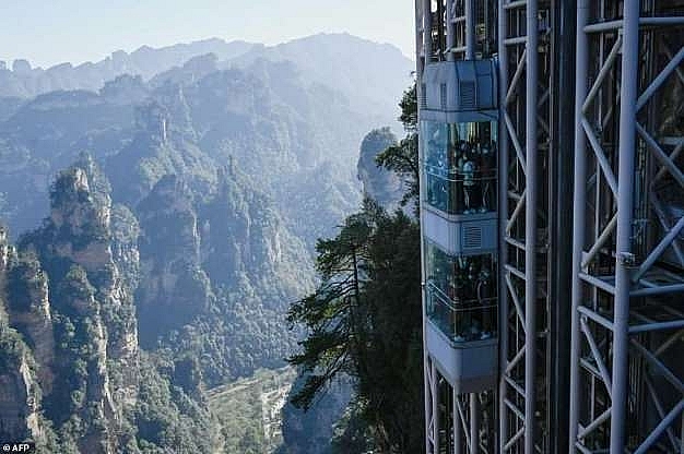 Cùng trải nghiệm thang máy ngoài trời cao nhất thế giới