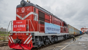 Lần đầu tiên Trung Quốc sử dụng cả đường biển lẫn đường sắt nhập khẩu dầu của Nga