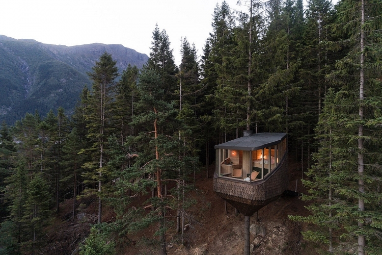 Những căn nhà “mộng mơ và lơ lửng” giữa rừng Na Uy