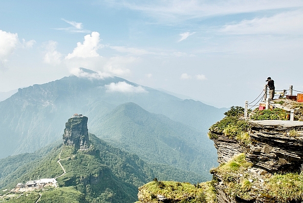 Ngôi chùa nhỏ trên đỉnh núi Fanjing linh thiêng của Trung Quốc