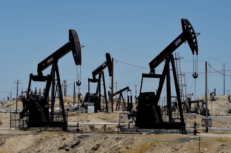 Dự trữ dầu thô của Mỹ giảm mạnh, báo hiệu triển vọng tốt về nhu cầu dầu trong năm tới