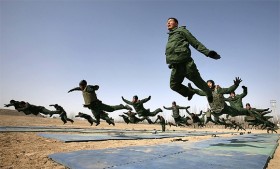 Trung Quốc tiếp tục đẩy mạnh chi tiêu quốc phòng năm 2013