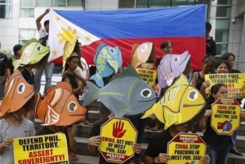 Biển Đông: Trung Quốc lại "cào mặt ăn vạ" với Philippines