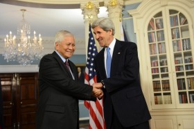 Mỹ cam kết hỗ trợ Philippines giải quyết hòa bình tranh chấp Biển Đông