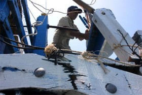 Yêu cầu Trung Quốc xử lý nghiêm khắc vụ đâm vào tàu cá Việt Nam