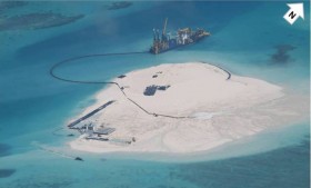Philippines trưng ảnh Trung Quốc cải tạo trái phép Bãi đá Gạc Ma