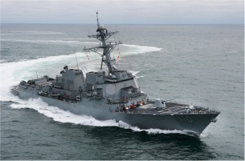 Trung Quốc giận dữ vì Mỹ lại cho tàu chiến áp sát đảo nhân tạo