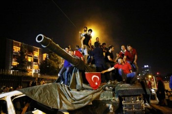 Đảo chính ở Thổ Nhĩ Kỳ: 161 người thiệt mạng, gần 3.000 người bị bắt