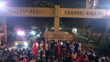Thổ Nhĩ Kỳ: Trực thăng “lạ” gây náo loạn ở Istanbul