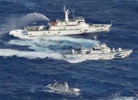 Nhật bắn vòi rồng "xua" tàu Đài Loan