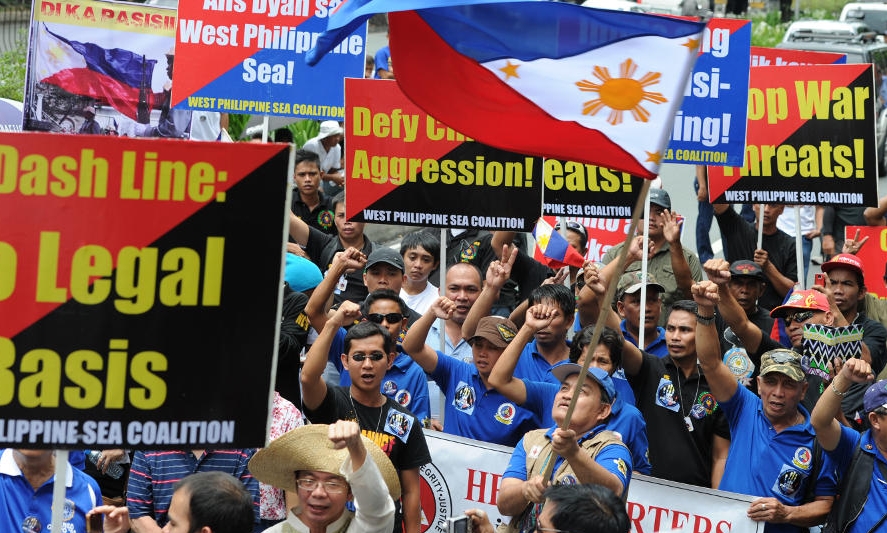 Nhân dân nhật báo lại đổ lỗi cho Philippines về COC