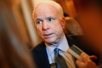 Đến Thượng nghị sỹ John McCain cũng bị bất ngờ!?