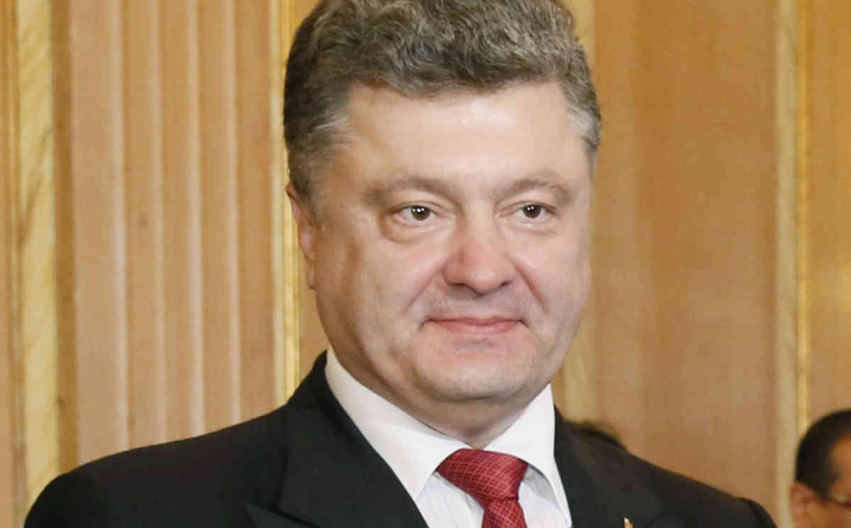 Tổng thống Ukraina tuyên bố “sẵn sàng chiến tranh toàn diện” với Nga