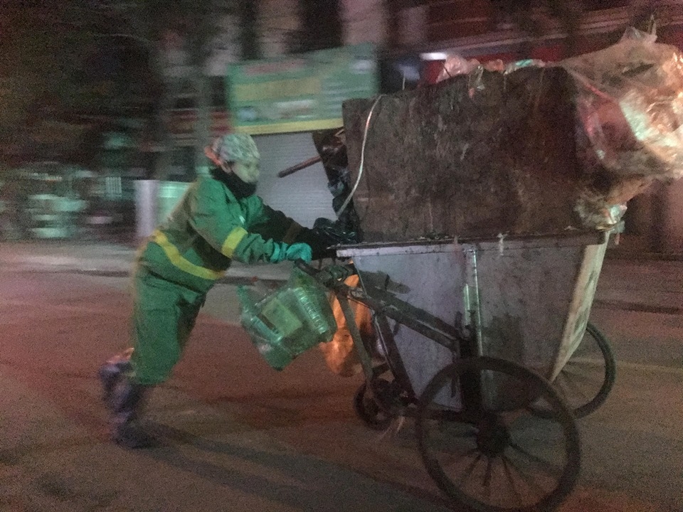 ha noi ve sinh moi truong nhung ngay can tet di cung nhung buoc chan khong moi