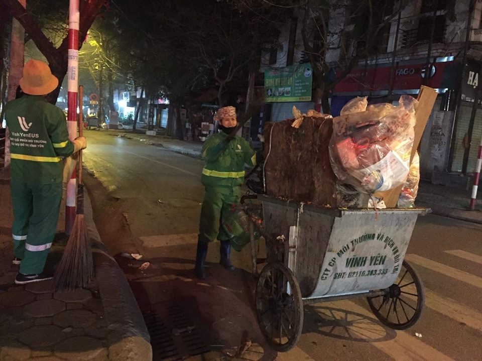 ha noi ve sinh moi truong nhung ngay can tet di cung nhung buoc chan khong moi