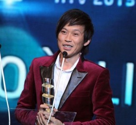 Danh hài Hoài Linh thắng lớn tại Giải HTV Awards 2013