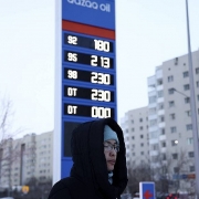 Chuyên gia: Giá nhiên liệu tăng cao đặt ra các thách thức nghiêm trọng đối với các thị trường mới nổi như Kazakhstan