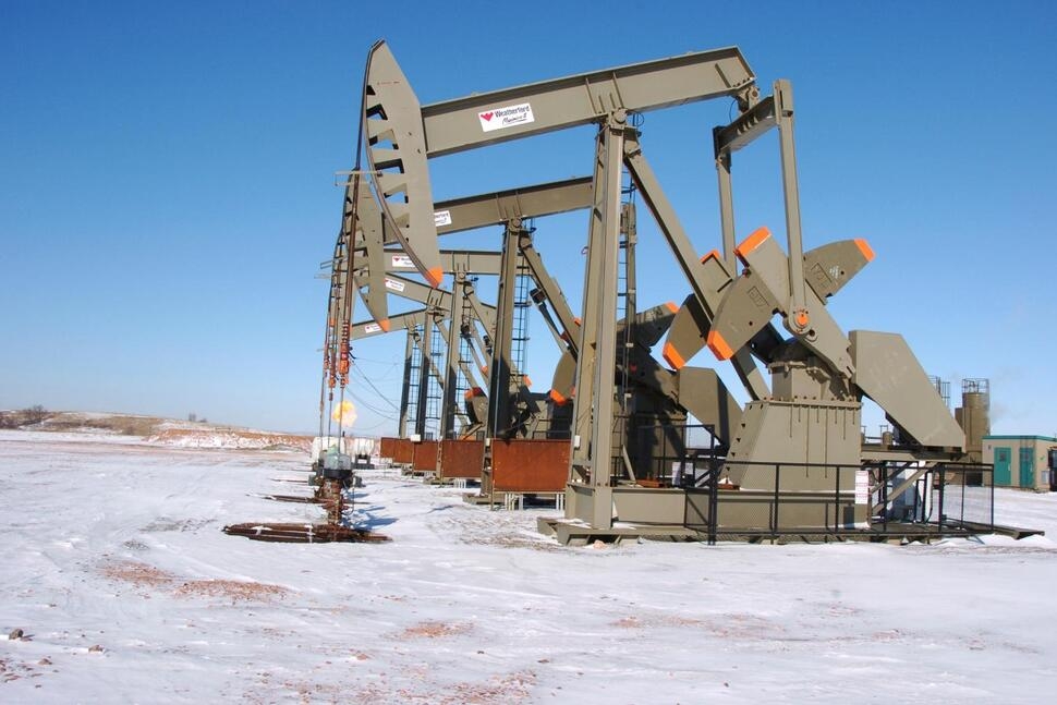 Giá dầu hôm nay 23/2/2022 hụt hơi ở ngưỡn 100 USD, dầu Brent về mức 96,6 USD/thùng