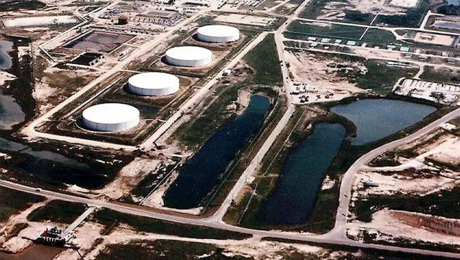 Giá dầu trượt dốc khi Tổng thống Mỹ Biden xem xét giải phóng lượng dầu dự trữ khổng lồ