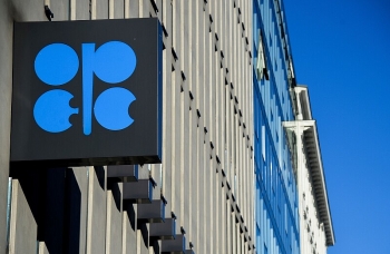 OPEC+ cắt giảm mạnh sản lượng dù chịu sức ép từ Mỹ