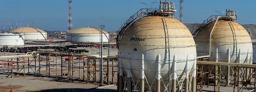 Iran mời Nga đầu tư vào hóa dầu, lĩnh vực năng lượng không bị cấm vận