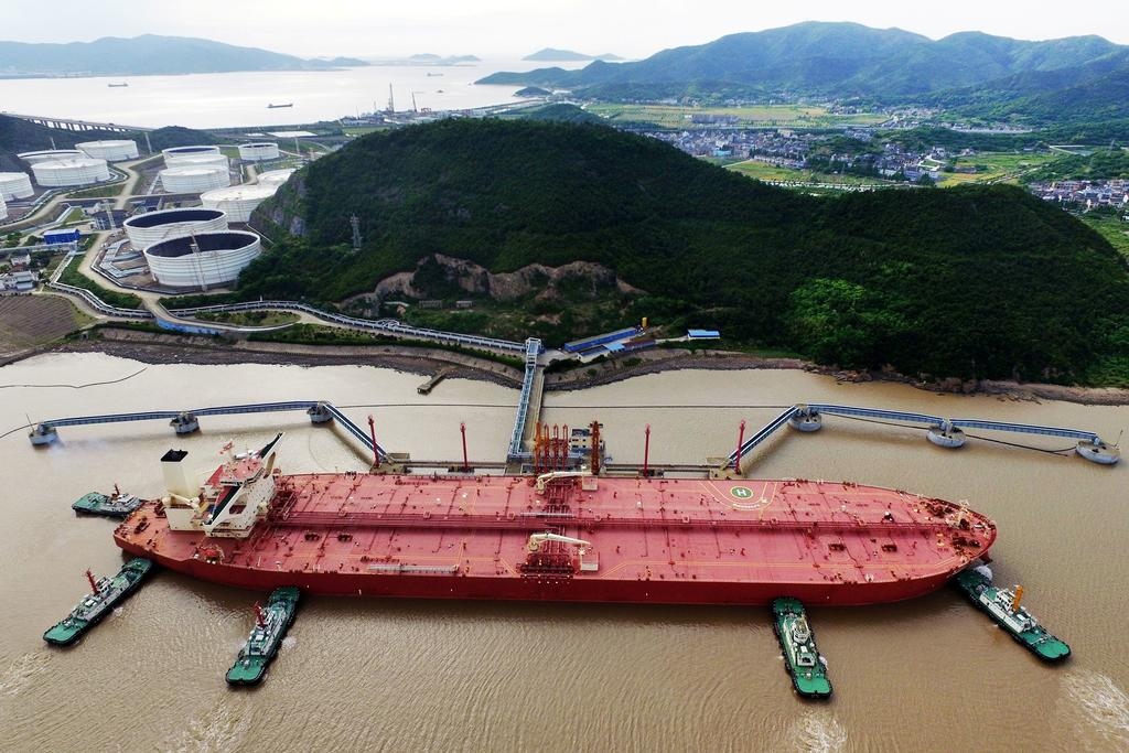 Nhập khẩu dầu 6 tháng đầu năm 2021 của Trung Quốc giảm lần đầu tiên kể từ năm 2013