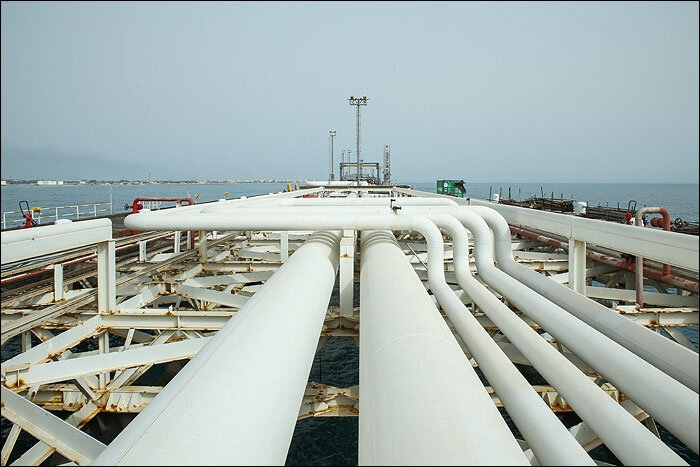 Iran chính thức xuất khẩu dầu thô từ Vịnh Oman, bỏ qua eo biển Hormuz