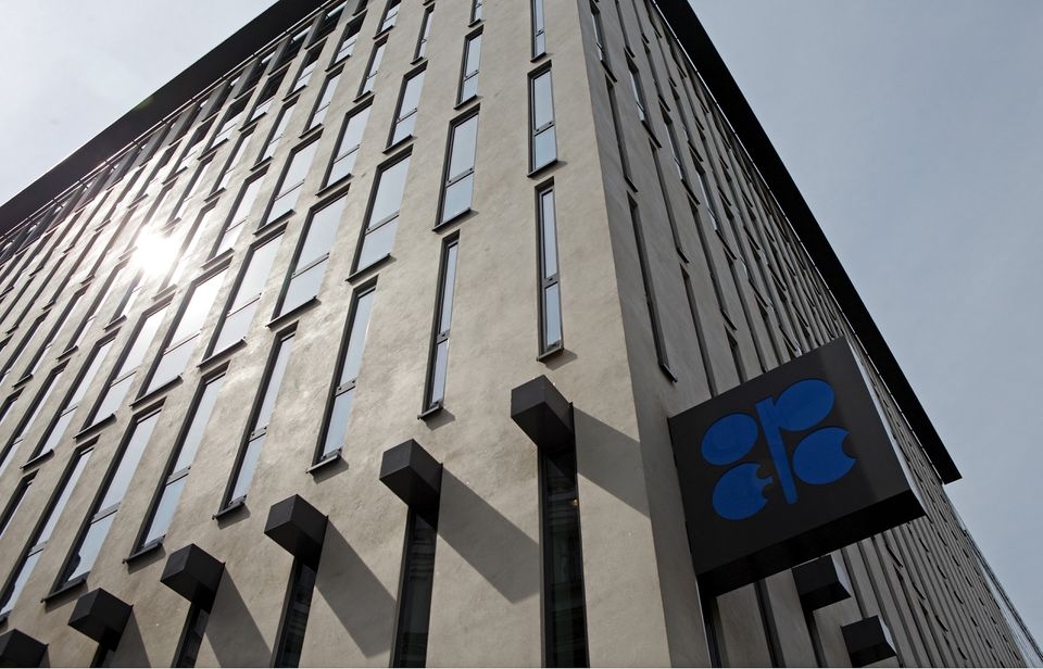 Giá dầu tăng do triển vọng OPEC + cắt giảm nguồn cung