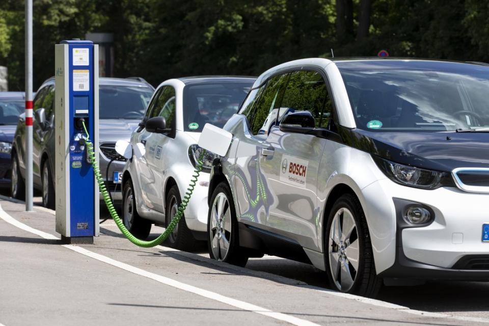 Châu Âu đang có các chương trình hỗ trợ xe điện và vươn lên vị trí dẫn đầu trên thị trường