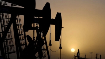 Đồng đô la yếu, xuất khẩu dầu thô lớn của Mỹ thúc đẩy thị trường dầu mỏ tăng giá