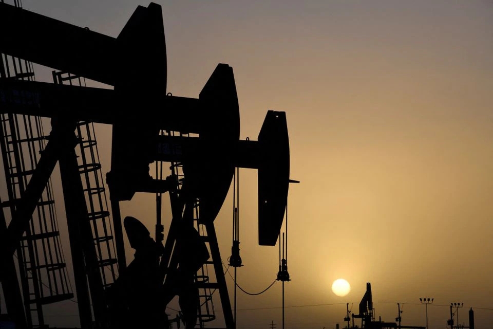Giá dầu giảm trong bối cảnh đồng đô la mạnh và các lo ngại kinh tế