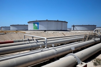 Tập đoàn dầu khí Aramco giảm giá dầu cho khách mua châu Á, châu Âu và Mỹ