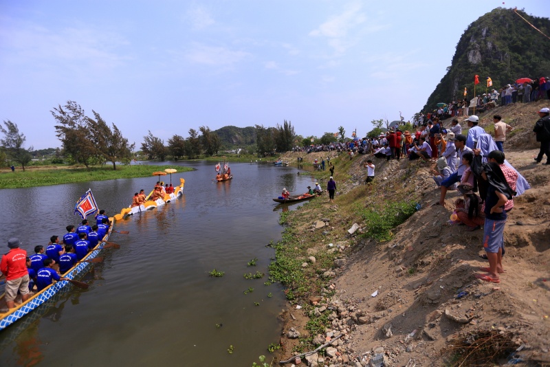 nao nuc xem dua thuyen tai le hoi quan the am da nang