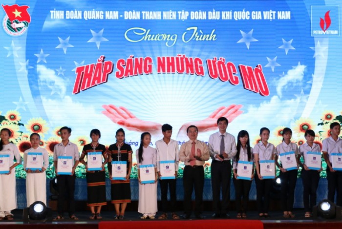 giao luu thap sang nhung uoc mo tai quang nam